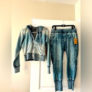 Women’s Brand New True Religion denim look sweatsuit. Size Medium. Beautiful.